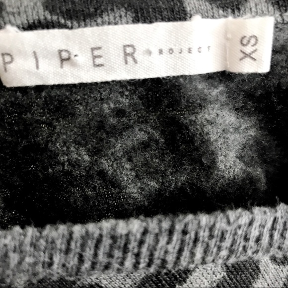 Piper Project Grey Leopard Print Cut Out Back Top - Picture 6 of 6